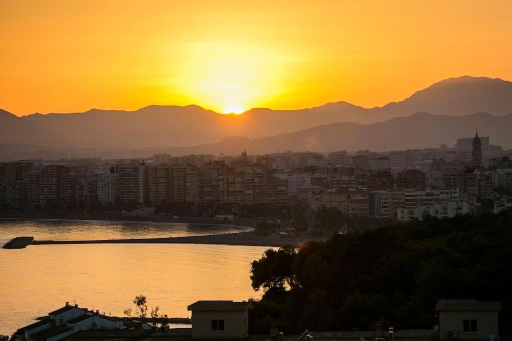 Andalusian Villa On The Sea And The Bay Of Málaga Esterno foto